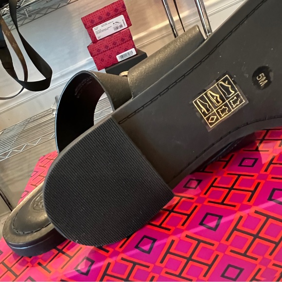 Tory Burch - Picture 2 of 4